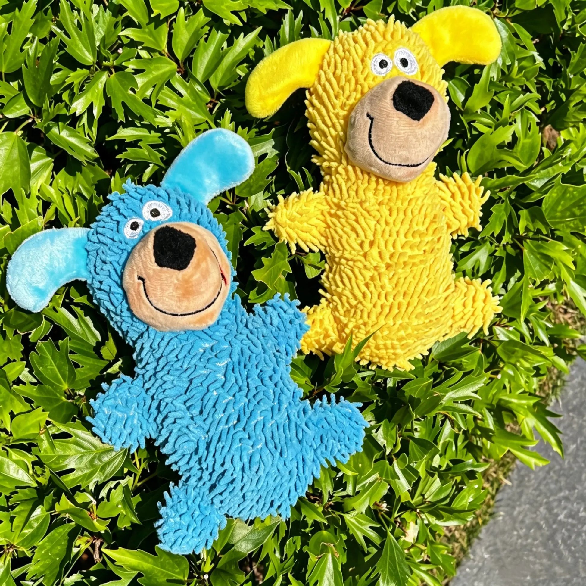 Interactive Plush Squeaky Mop Dog Toy for Small and Medium Dogs - Durable Chew and Teething Toy for Puppies, Promotes Self-Entertainment and Reduces Boredom